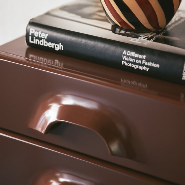 Commode in brown, pink & orange