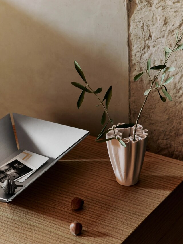 Anthony Lane, Dedali Small Vase, white, Image 2 of 2